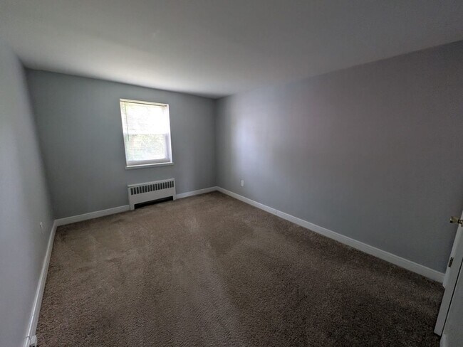 Building Photo - Modern Comfort & Convenience in  Rensselae...