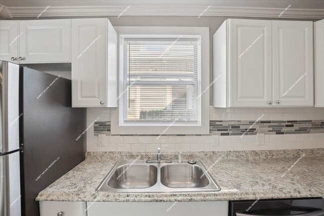 Building Photo - Charming 3-Bedroom Bungalow for Rent in Po...