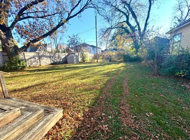 Building Photo - Charming and Remodeled 2 bedroom, 1 Bath within walking distance to everything on Brookside!