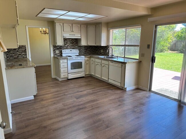 Building Photo - Coming Soon - Beautifully remodeled 5 bed/...