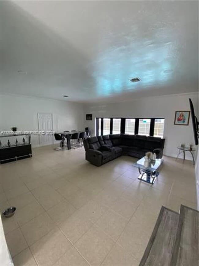 Building Photo - 8531 SW 16th Terrace