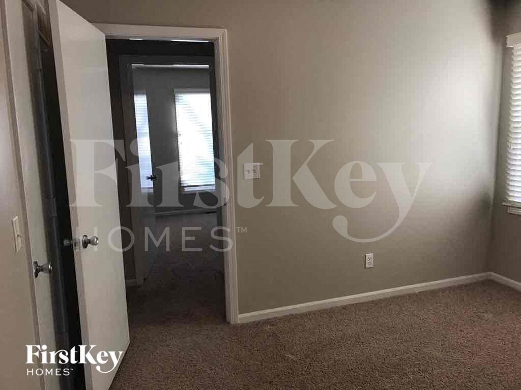 Building Photo - 8320 N Allenton Dr