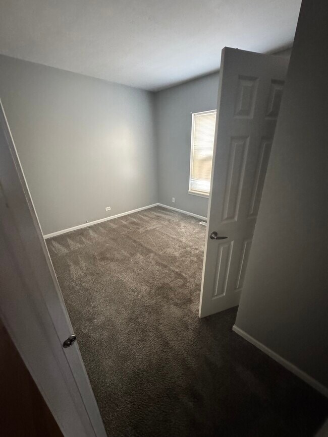 Building Photo - 1900 N Laramie Ave