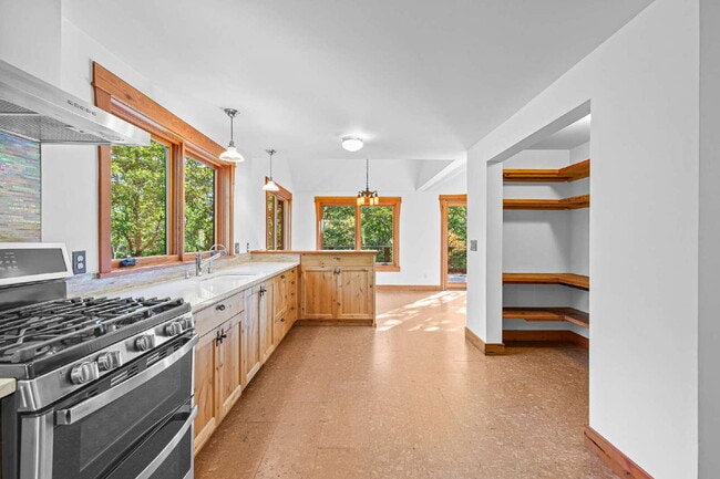 Building Photo - 970 Elkader St