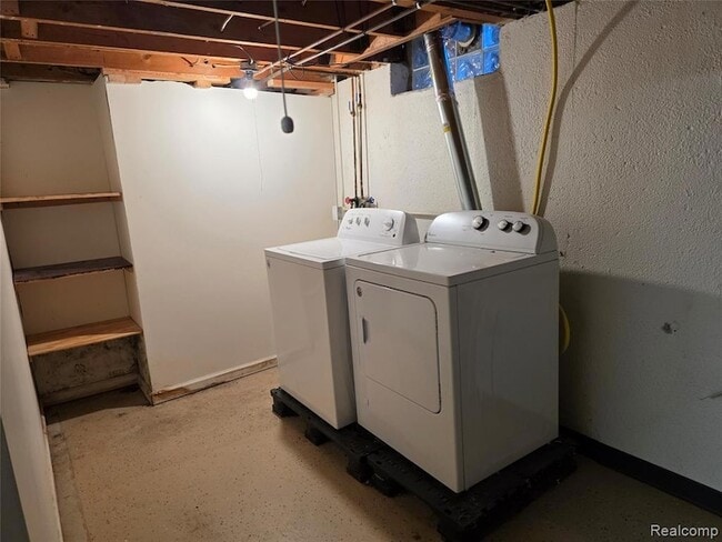 Building Photo - 20059 Washington St