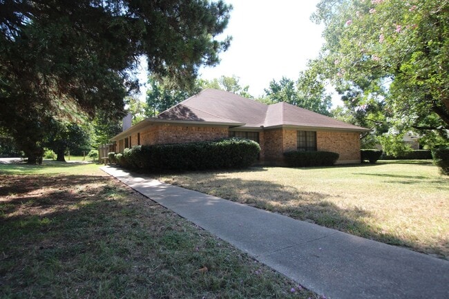 Building Photo - Garrett Duplex 8302/8304