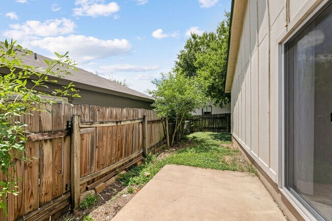 Building Photo - 1901 Prairie Knoll Ct