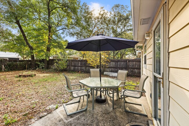 Building Photo - 310 Goldenrod Ct