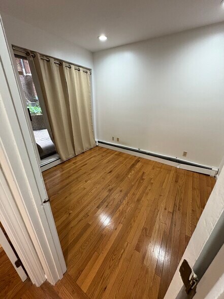 Primary Photo - 390 Riverway
