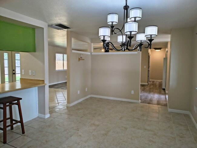 Building Photo - 4 Bed Happy Valley Home – Large Yard – Available Now