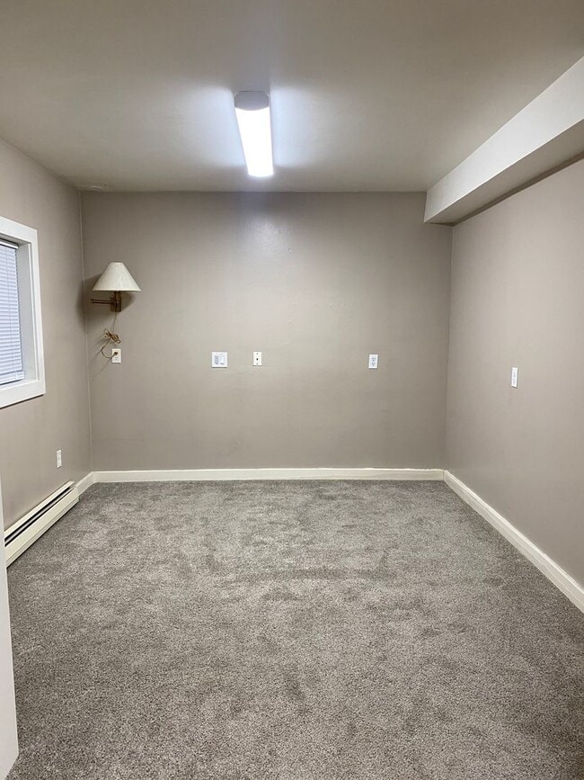 Building Photo - one bedroom Apartment
