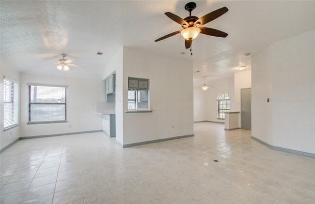 Building Photo - 2538 Knights Cir