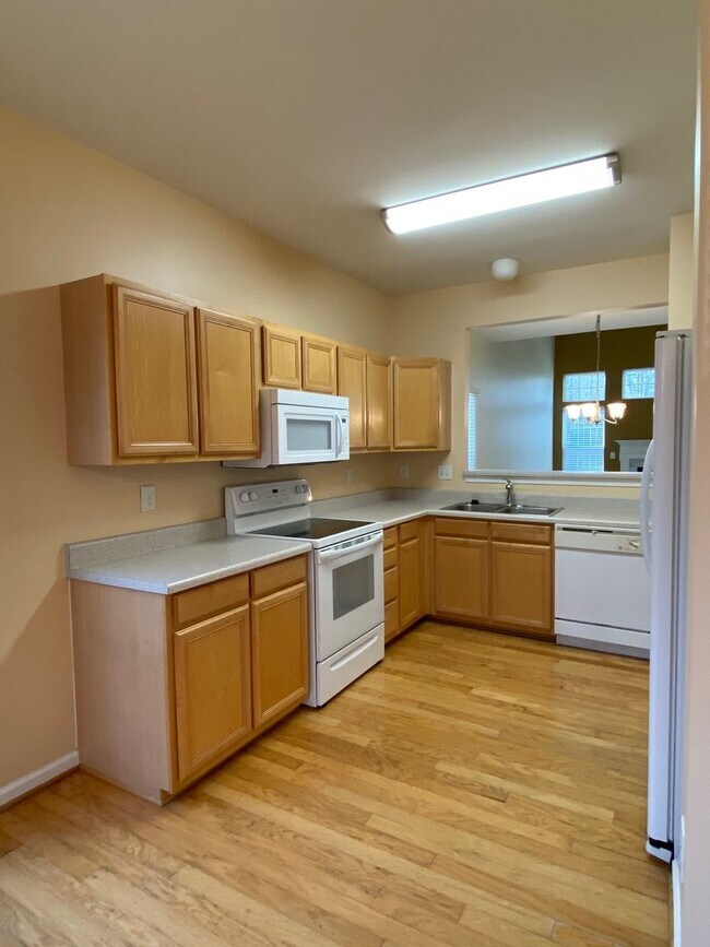 Building Photo - Updated 3 Bed, 2.5 Bath Townhome Available in Mauldin!