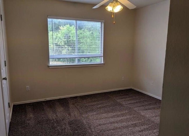 Building Photo - 806-808 Sagewood Trail
