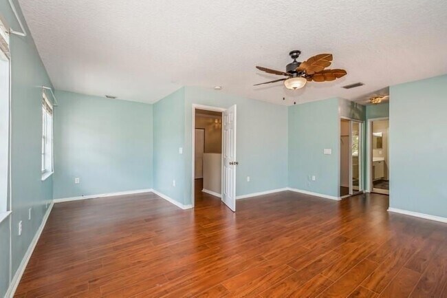 Building Photo - 5315 NW 126th Dr