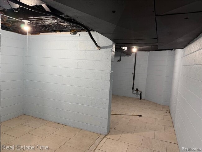 Building Photo - 6421 Oakman Blvd