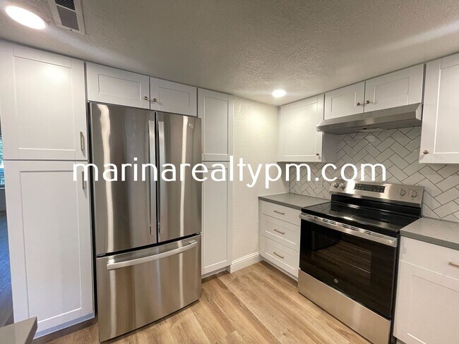 Building Photo - Two Story Crockett Condo Two-Off Street Pa...