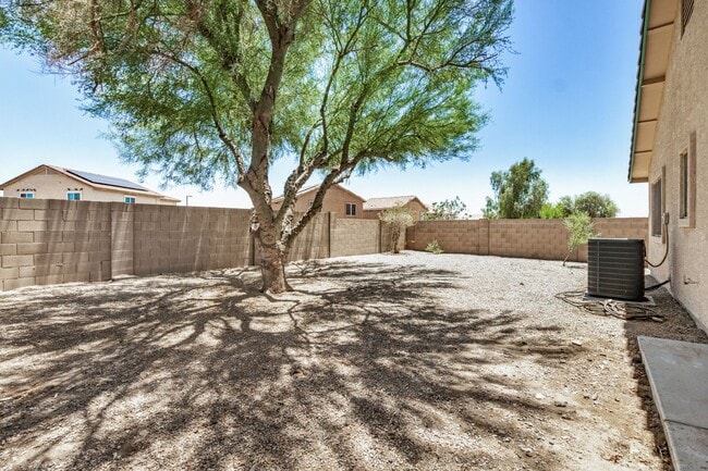 Building Photo - New Listing in Buckeye