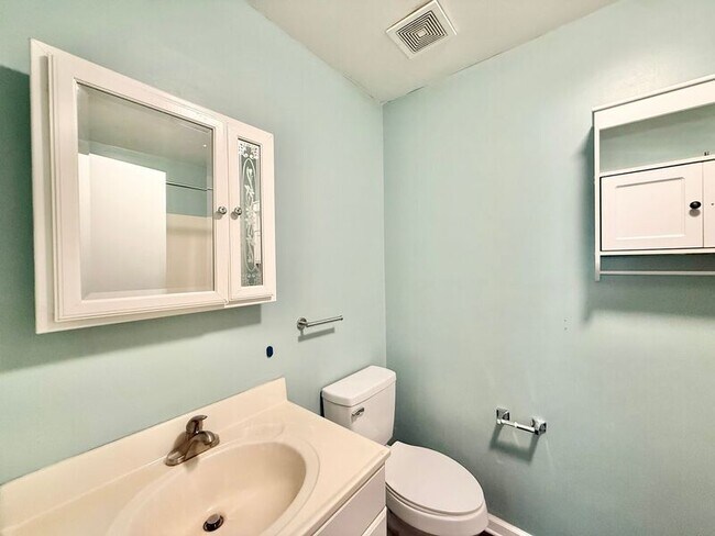 Building Photo - 542 Loop Rd