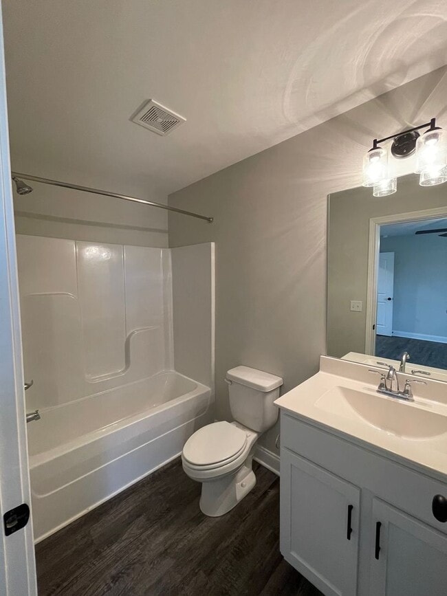 Building Photo - 2 Bed/2.5 Bath Townhome with Garage (Water/Sewer/Trash Included)