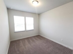 Building Photo - 605 W South St