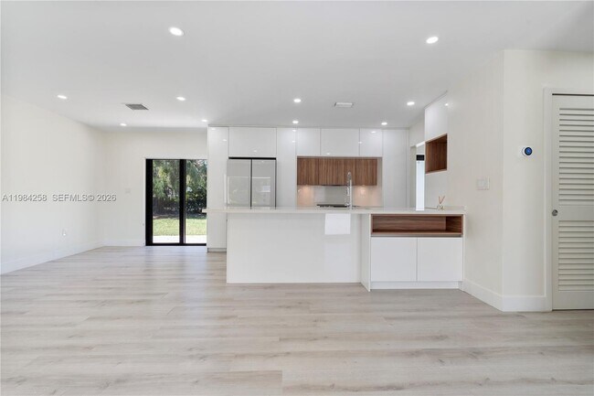 Building Photo - 255 Grant Dr