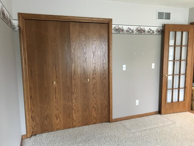 Building Photo - 783 Holly Creek Dr