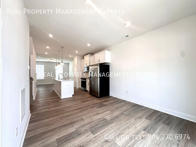 Building Photo - 5027 Layman Dr