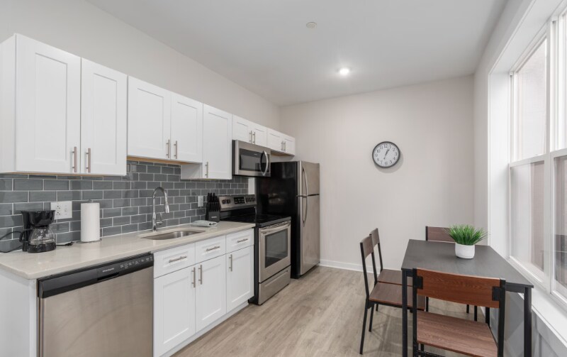 Building Photo - 1522-1532 W Girard Ave