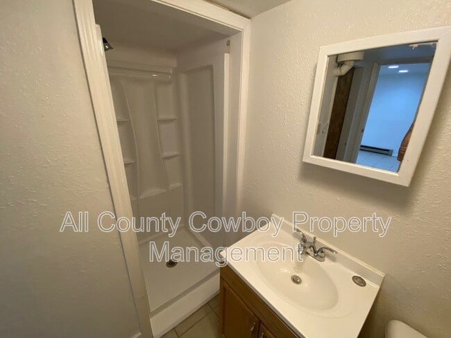 Building Photo - 1217 1/2 Bradley St