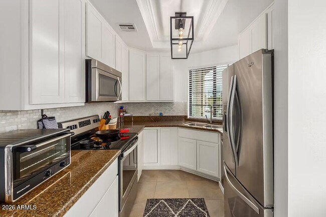 Building Photo - 930 N Mesa Dr