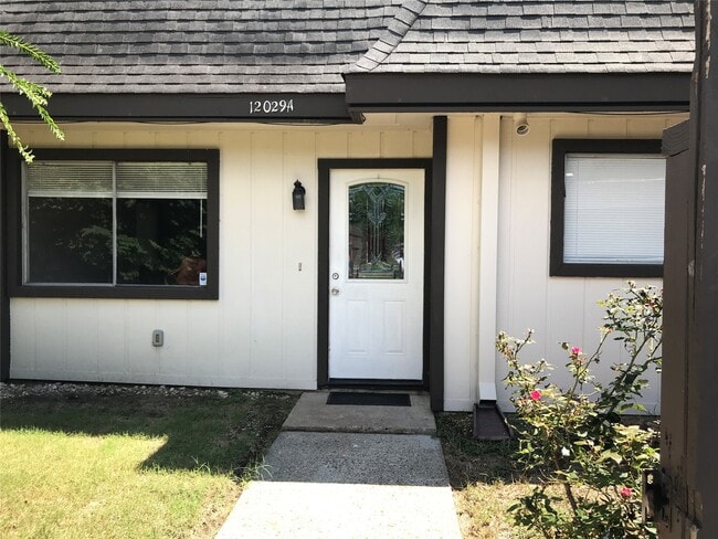 Primary Photo - 12029 Greenwood Forest Dr