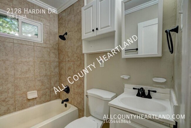 Building Photo - 2128 Hardin Dr