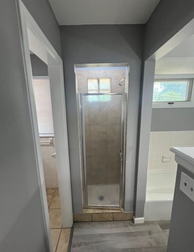 Building Photo - Renovated 2 Bed, 3 Bath Duplex with Finish...