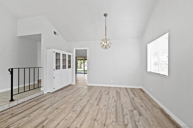 Building Photo - 148 N Roth Ln