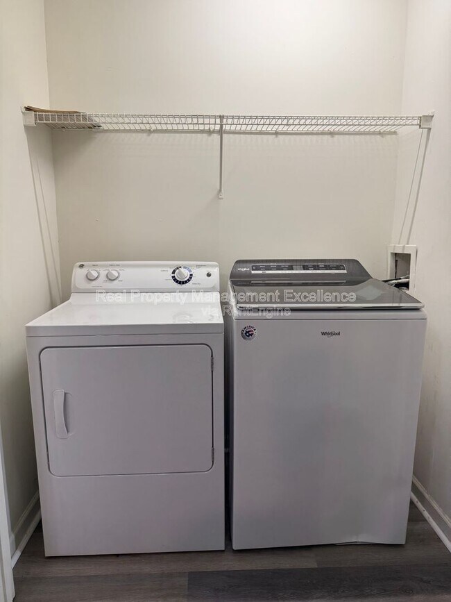 Building Photo - 16 Red Ln