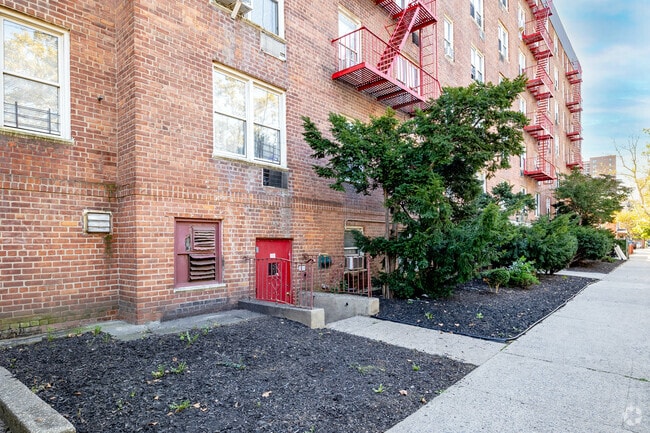 Building Photo - 99-44 62nd Ave