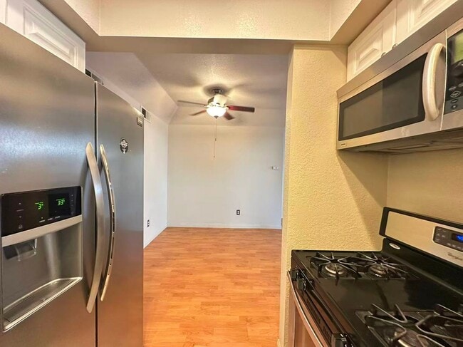 Building Photo - 2 BEDROOM HOME FOR LEASING IN Diamond Bar