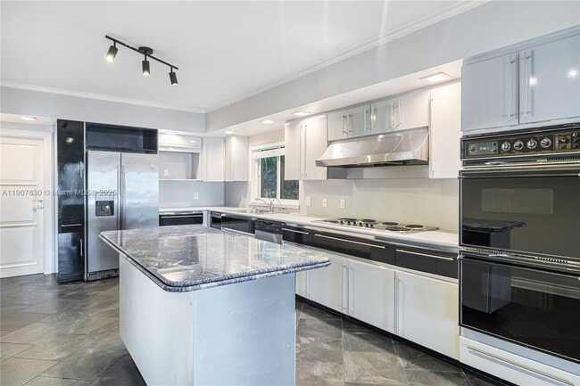 Building Photo - 1375 N Biscayne Point Rd