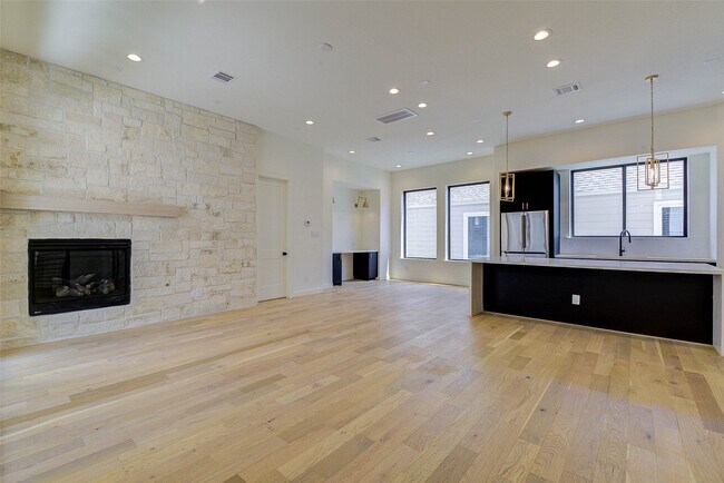 Building Photo - 1803 Dunlavy St