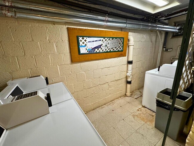 Building Photo - Modernized Fully Furnished 1BR, 1BA Condo at Arbors of Arlington