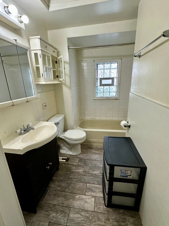 Building Photo - 1501 W Highland Ave