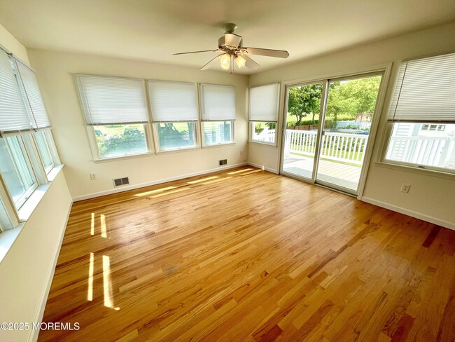 Building Photo - 18 Point O Woods Dr