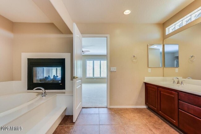 Building Photo - 1705 E Coconino Dr
