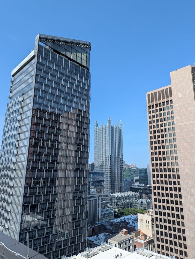 Building Photo - Gorgeous 2 Bedroom 2 Bathroom Downtown Condo with Epic Views and Free Parking