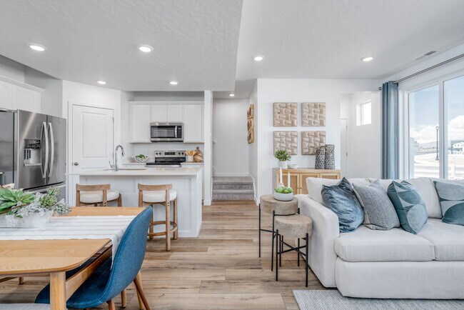 Building Photo - 1566 N Summer Spgs Cv