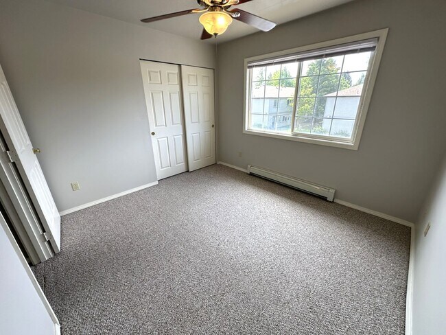 Building Photo - Beautiful 2 Bed 1.5 Bath Condo!
