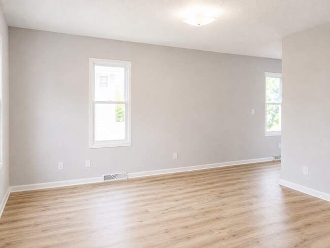 Building Photo - 324 2nd Ave