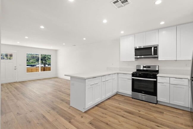 Building Photo - 2718 Oceanside Blvd