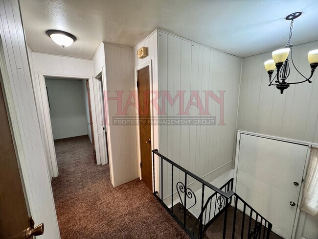 Building Photo - 1083 N 150 W